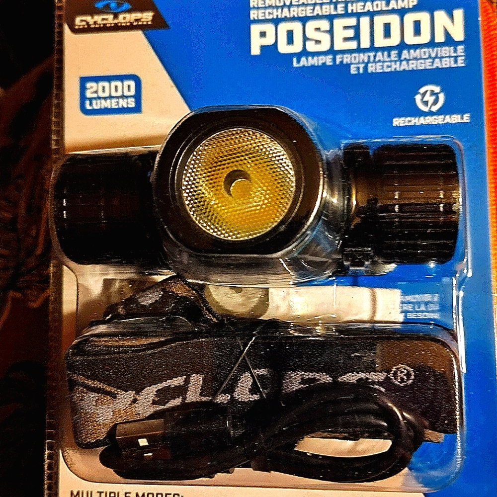Poseidon 2000 lum's very durable extra Brite charger included....